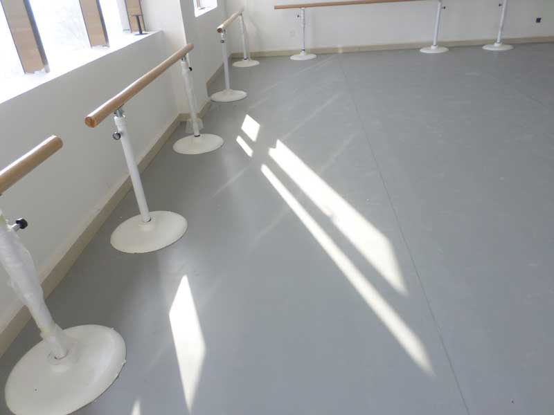 高鐵為何使用pvc地板呢？